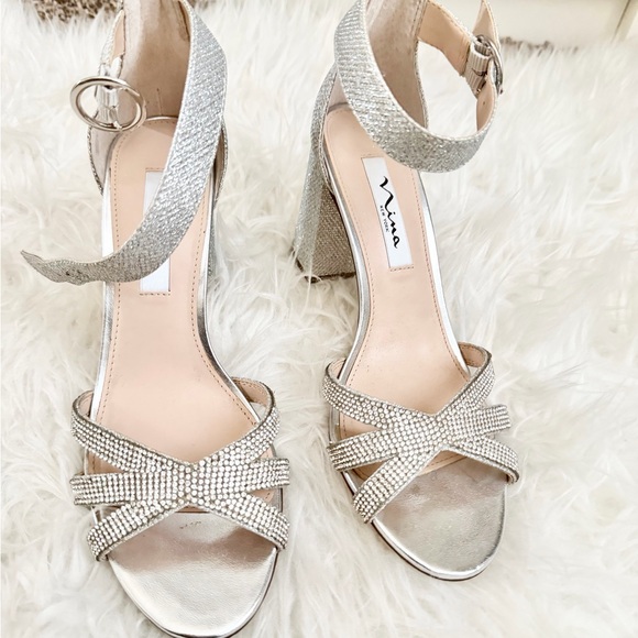 Shoes - Silver rhinestones heels sandals